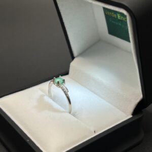 Anillo Solitario Verde Destello