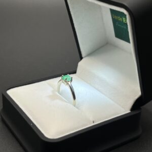 Anillo Solitario Esmeralda Esencia