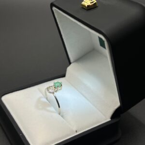 Anillo Solitario Lazo Esmeralda