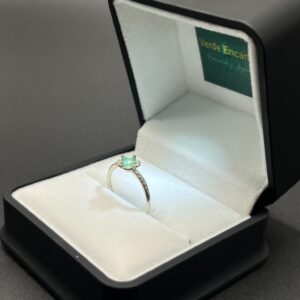 anillo flor de esmeralda