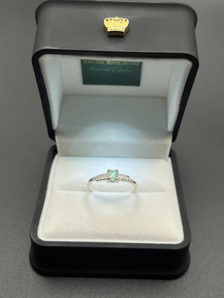 Anillo Solitario Armonía Esmeralda