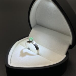 Anillo Solitario Esmeralda Vanguardia