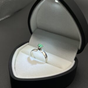 Anillo Solitario Esmeralda Vanguardia