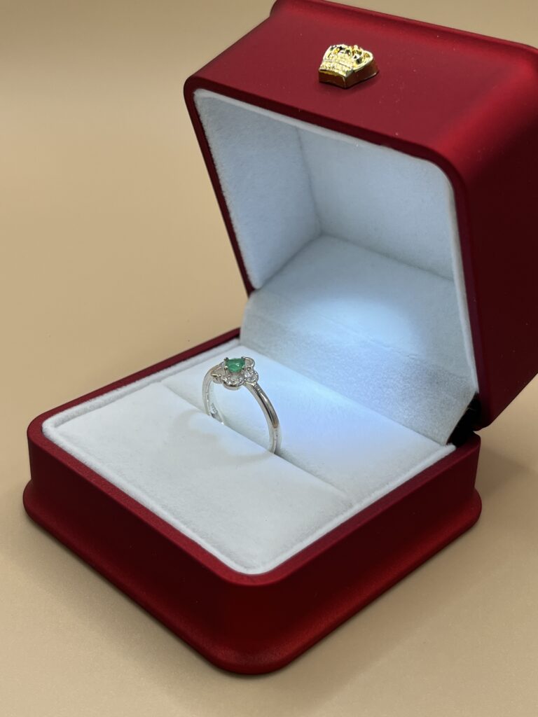 Anillo Flor de Esmeralda Real