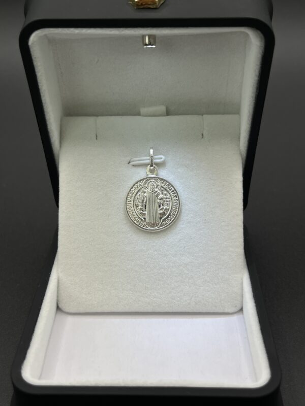 Dije de Plata San Benito Protector