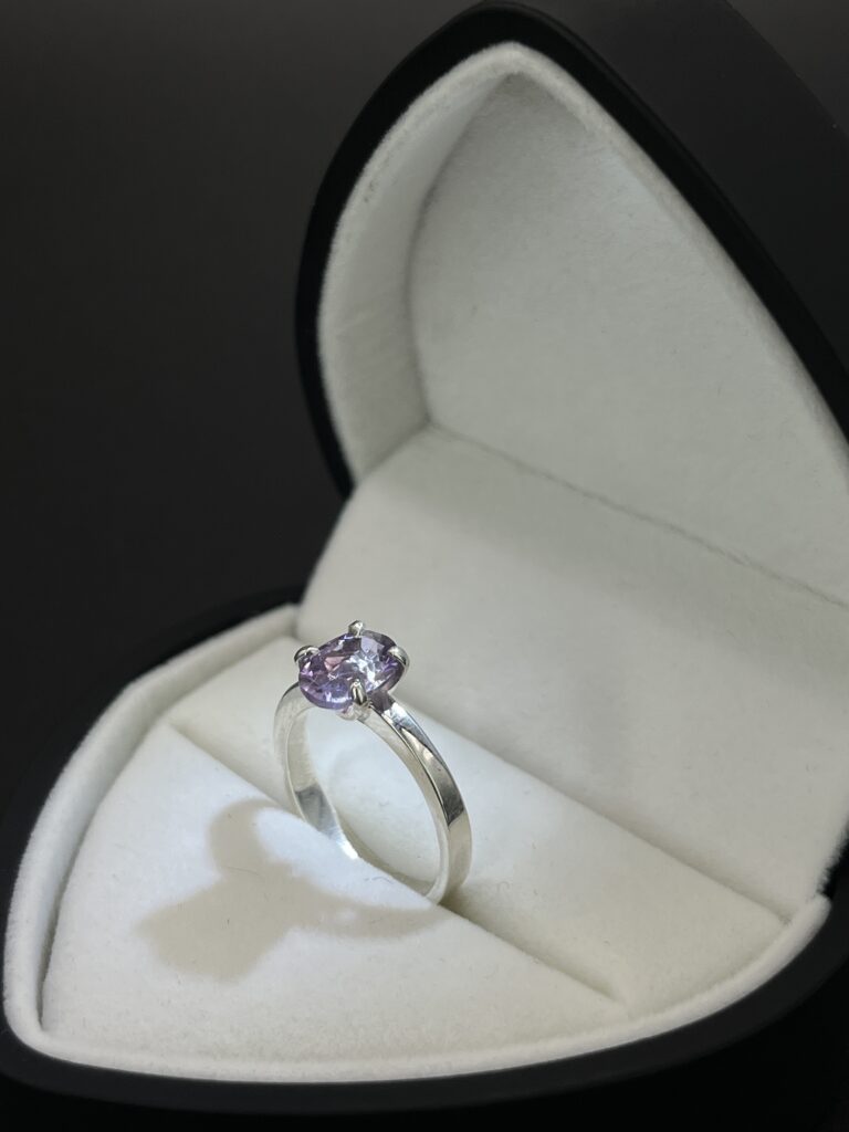 Anillo de Plata Destello Violeta