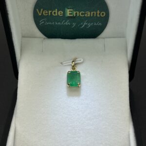 Dije Solitario Esmeralda Imperial en Oro 18k