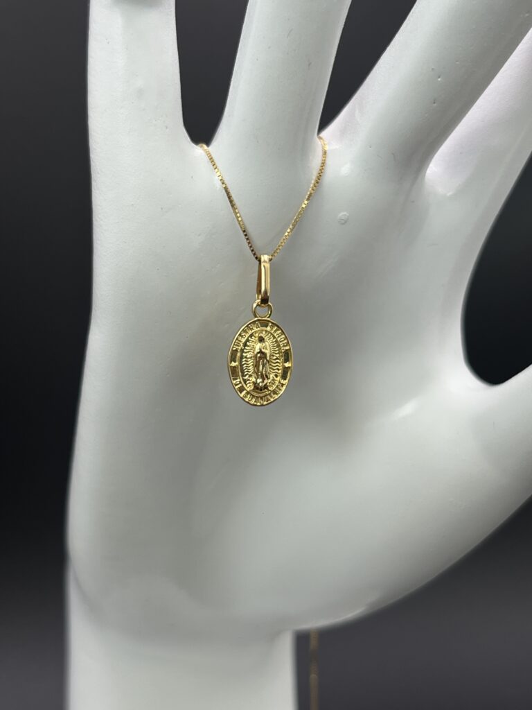 Medalla Dije de la Virgen de Guadalupe en Oro de 18k
