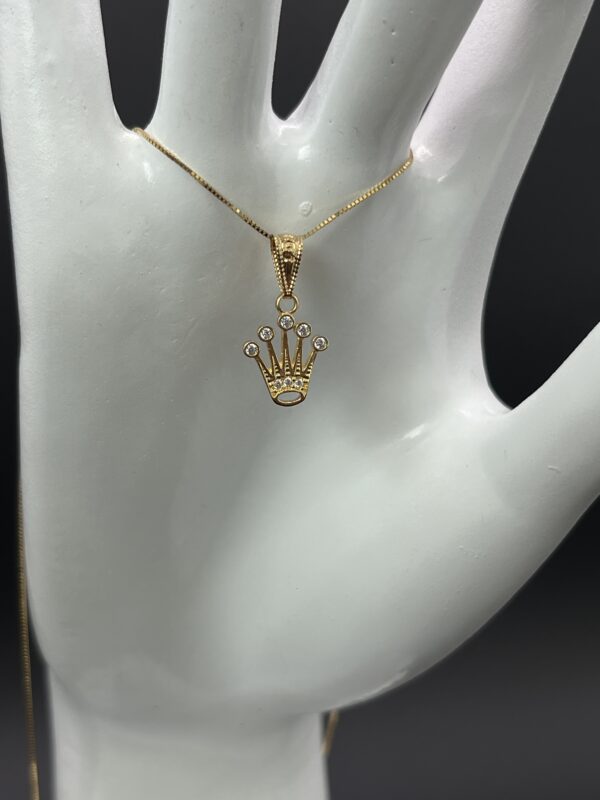 Dije Corona Imperial de 5 Puntas en Oro de 18k con Circones