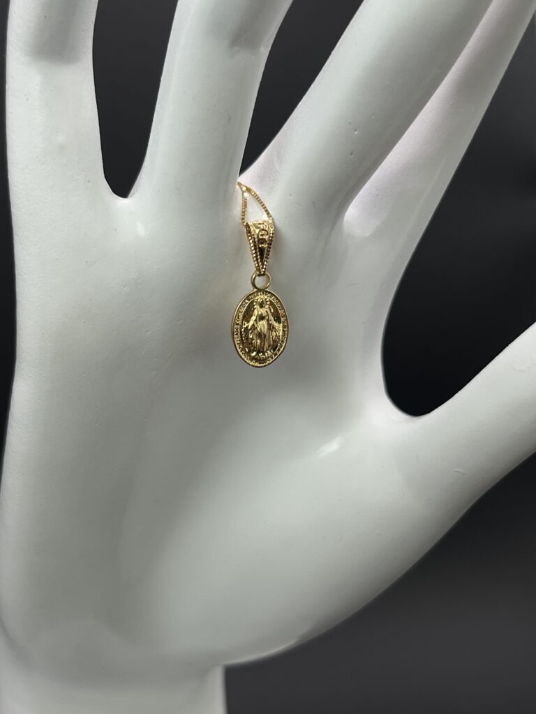 Medalla Milagrosa Ovalada en Oro Amarillo de 18k