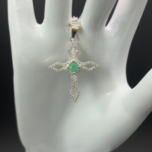 Dije de Plata Cruz Calada con Piedra Verde Esmeralda