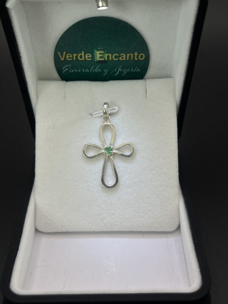 Dije Cruz de Lazos en Plata 925 con Esmeralda Natural