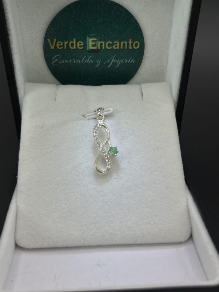 Dije Infinito Eterno de Plata Ley 925 y Esmeralda Genuina