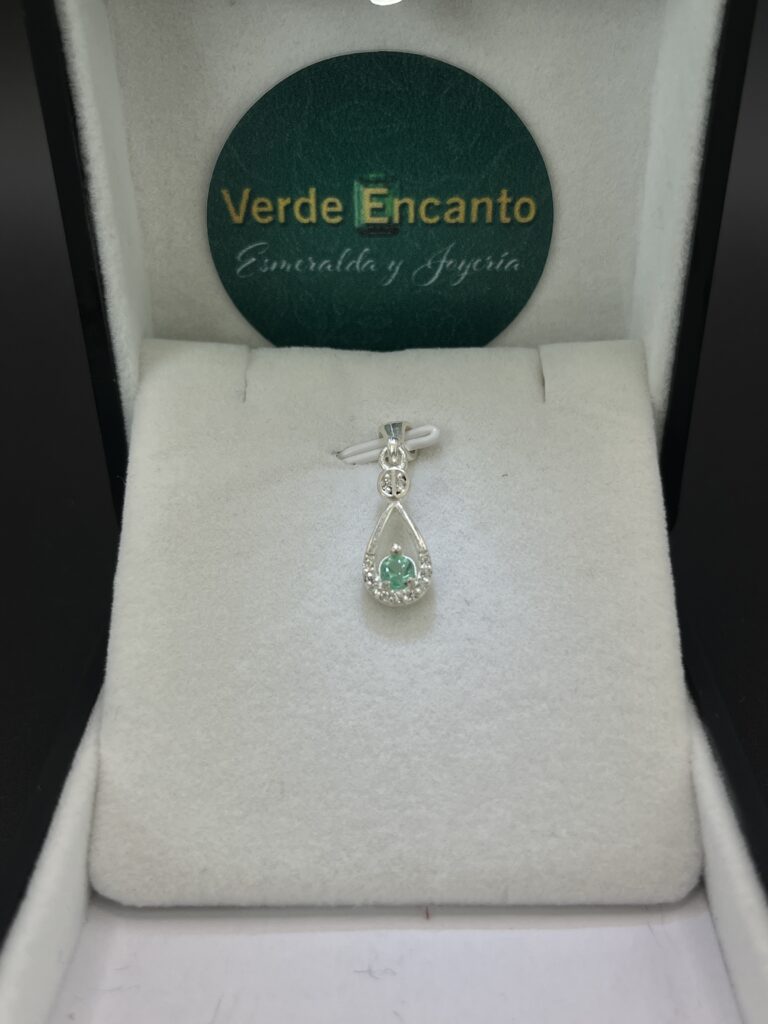 Dije Gota de Luz en Plata 925 con Esmeralda Natural