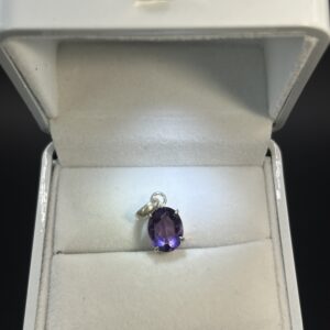 Dije Solitario Ovalado en Plata 925 con Amatista Natural