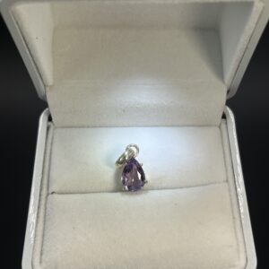 Dije Solitario Gota de Amatista en Plata 925 (Tamaño Mediano)