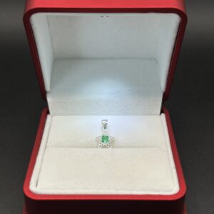 Dije "Esmeralda Star" en Plata 925